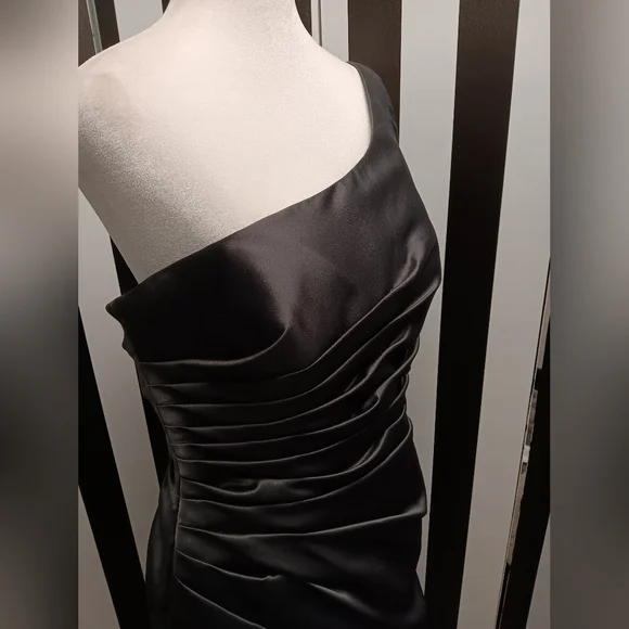 Gray One-Shoulder Dress - Picture 10 of 11